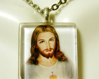 Sacred heart of Christ pendant with chain - GP02-170