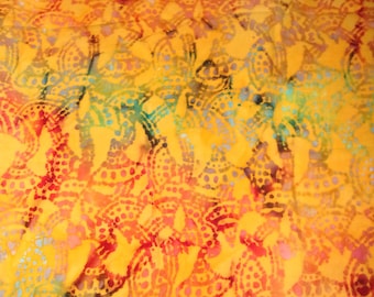 Tissu coton BATIK très coloré jaune d'or et rouge