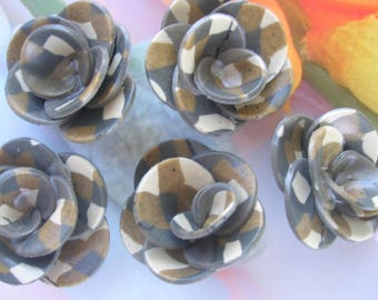 SCOTTISH POLYMER CLAY FLOWERS.