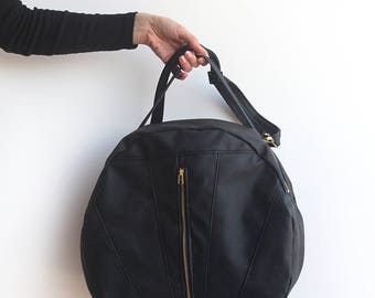 LARGE TOULOUSE BAG / Eco friendly Duffle Bag - Black weekender bag / Vegan leather crossbody bag - Black bag /Vegan bag - Vegan handbag