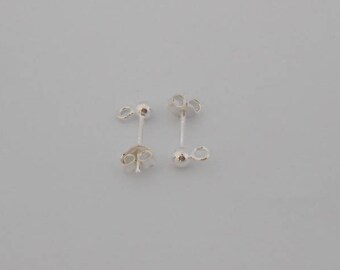 2 ern 925 Sterling Silver 3 mm ball studs. (8441677)