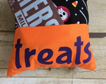 Halloween pillow, Trick or Treat Pillow, halloween gift, halloween for kids,pillow with pocket