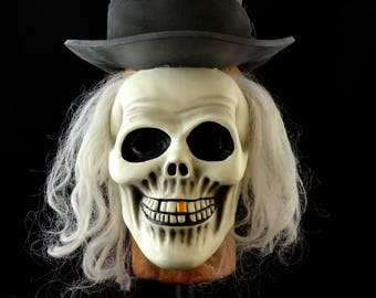 Hatbox Ghost Child-size Mask (UNPAINTED)