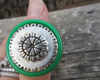 Cool Lucite Green Ring sz 6 1/2