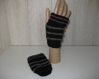 color black/grey/red wool mittens