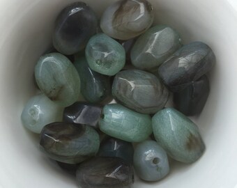 Green/brown marble effect beads X 25 (18mm X 12mm)
