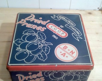 Vintage TIN BOX / Vintage biscuit tin box