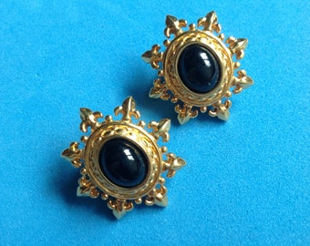 Monet gold tone & black clip on earrings! Vintage