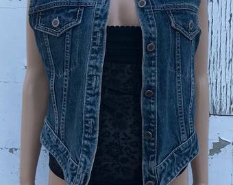 Vintage Denim Vest / Blue Jean Vest / 90s Clothing / Hollywood Jeans / Button Up Vest / 90s Vest / Ladies Vest / Size Medium / 100% Cotton /