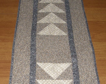 Modern Quilted Table Runner, Table Runner Quilt, Taupe Gray Table Runner, Neutral Table Runner, Grey Taupe Table Runner, Quiltsy Handmade