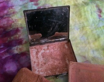 Vintage Silvertone Makeup Compact