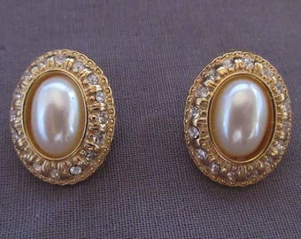 Pair of Richelieu Oval Earrings