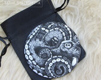 Pocket mirror with its satin pouch - Octopus - dotwork ink drawing