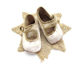 Vintage White Leather Mary Jane Baby Shoes