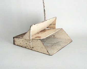 1900s Dust Pan Floor Cleaning Long Handle Sweeping Tool
