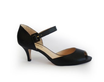 womens black pumps