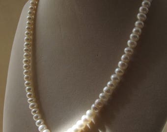 Ivory freshwater pearl,diamond heart pendant necklace.