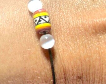 Adjustable elastic bracelet with a Peruvian ceramics