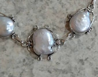Biwa Pearl Bracket