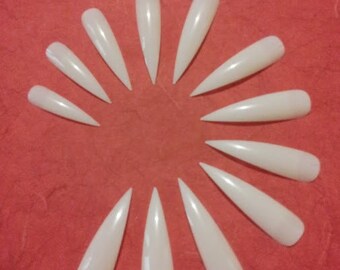 PLS. READ DESCRIPTION Set of 24 Artificial Extra Long stiletto Press on nails.