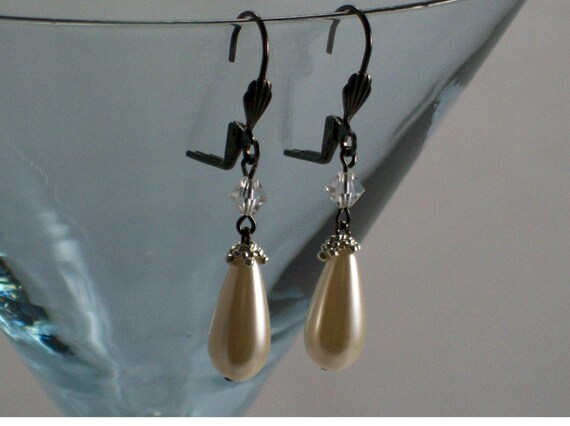 Pearl drop earrings