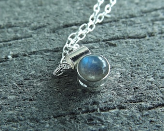 Labradorite Necklace, Tiny Labradorite Necklace, Minimalist, Recycled Necklace, Gem Necklace, labradorite Jewelry, Pebble Necklace, Gypsy