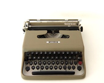 Olivetti Lettera 22 Portable Typewriter by Marcello Nizzoli 1950