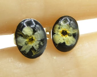 925 sterling silver - petite encapsulated real flower stud earrings - e1031