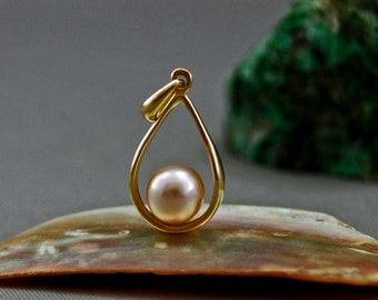Luna - Freshwater Pearl Pendant, pearl necklace, gold, pendant necklace, pearl jewelry, gift idea, June birthday, wedding, prom, anniversary