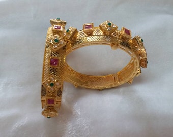 Handmate design polki openeble golden bangle