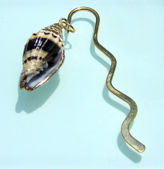 Seashell Bookmark - Gold metal - Coastal gift for avid readers