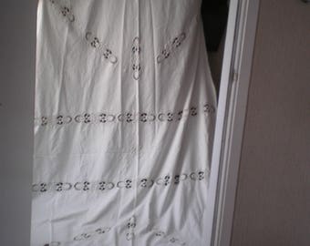 Very large White oval table cloth