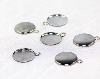2 support 16mm silver 16mm scalloped pendants
