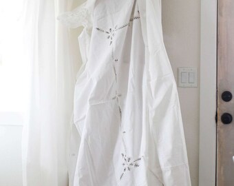 Large vintage table cloth and napkin set