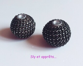 2 beads, metal and resin 20mm