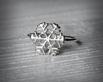 Snowflake Ring - Silver Snowflake - Christmas jewelry - Sterling Silver - Jewelry by Katstudio