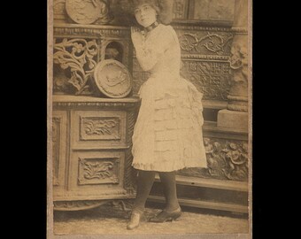 Sideshow Circus Snake Charmer - Lady with Great Hair
