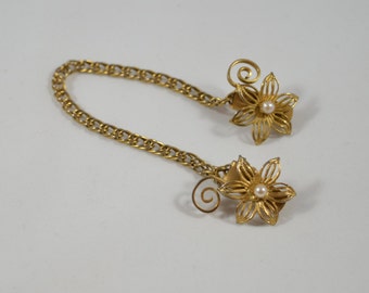 Sweater Chain Collar Clip Goldtone Filigree Flower Clips Faux Pearl Accents Goldtone Chain Vintage Fashion Accessory