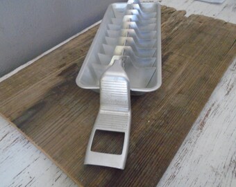 Vintage aluminum ice cube tray with nonremovable divider / RCA Whirlpool freezer ice cube tray / metal ice cube tray with curved divider