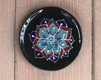Wheel thrown and slip trailed spoon rest