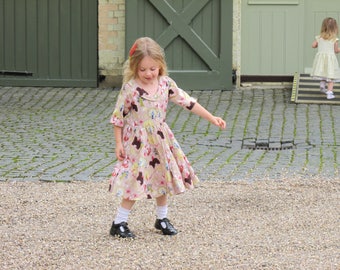 woodland dress, girls woodland dress, vintage woodland dress, vintage girls dress, vintage outfit, autumn dress, twirly dress, elbow sleeves