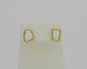 14k Yellow Gold Estate Abstract 7.4 mm X 10.9 mm Pearl Earrings
