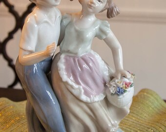 Mallorca "Sweethearts in Love' Porcelain Figurine