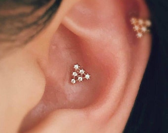 CZ Triangle Conch Earring, Tiny cartilage earring, triple helix stud, cute conch earring, mini tragus earring, triangle, stud earrings,