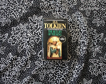 Lord Of The Rings Return Of The King By J.R.R. Tolkien. 1980s Vintage Paperback. LOTR Part Three. Vintage Lord Of The Rings Trilogy