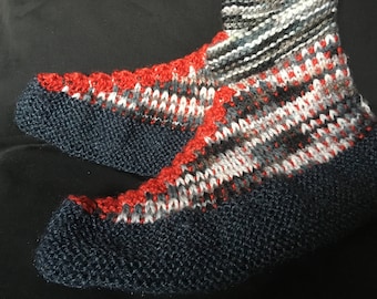 knitted boots ,slippers, gray, white, red, size 7-8