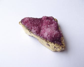 Druzy agate dyed VIA 201 triangular shaped pendant
