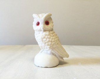 Vintage owl figurine, vintage owl statue, vintage owl, owl decor, resin owl figure, vintage owl decor, owl collectible, bird figurine
