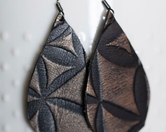 black and metallic teardrop leather earring
