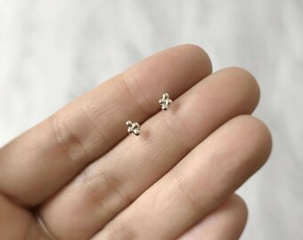 Tiny dots studs - Tiny dots earrings - Tiny sterling silver dots studs earrings - 4 dots - small earrings - everyday wear - silver balls